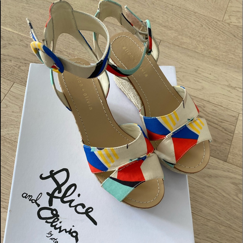 🌈Alice & Olivia brand new sandals